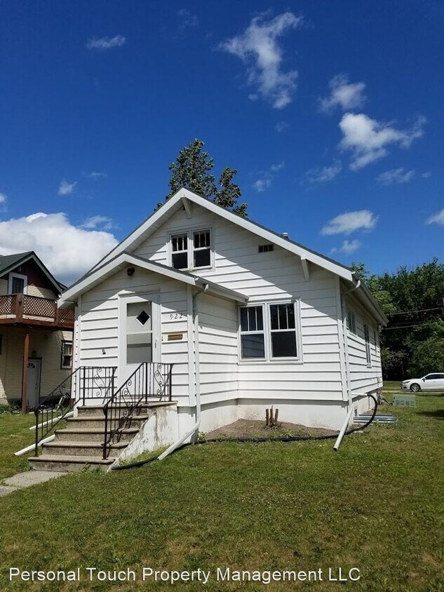 4 br, 1.5 bath House 922 3rd St S House Rental in Moorhead, MN