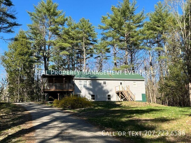 Foto del edificio - 689 Oak Hill Rd