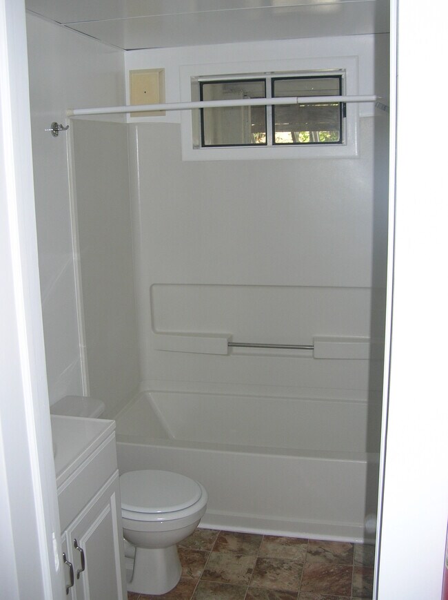 Foto del edificio - 1150 Standard Dr NE