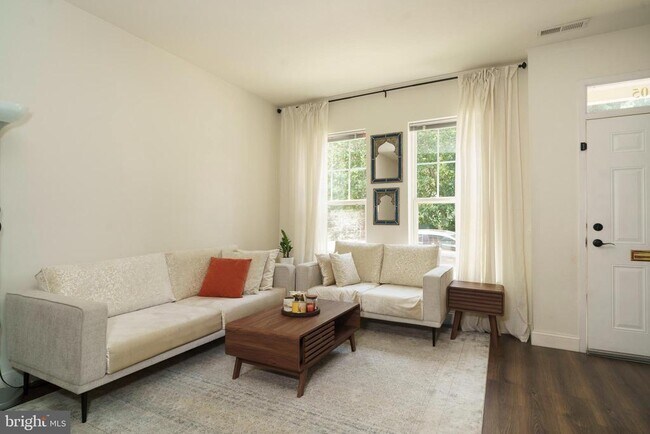 Building Photo - 1205 Clymer St