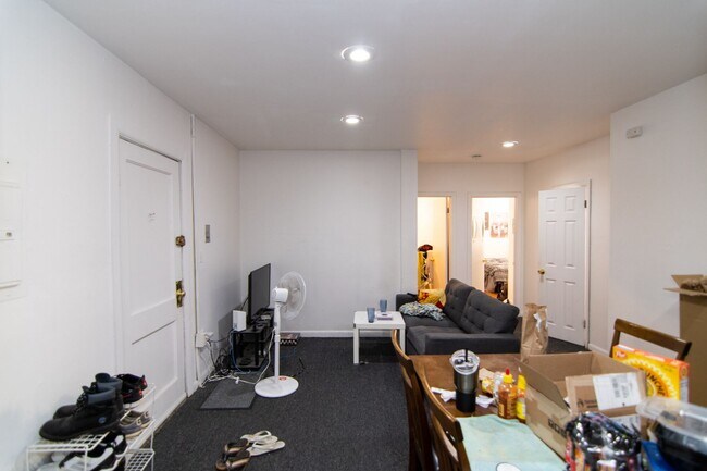 Building Photo - Spacious 4BR with heat included @ Packard'...