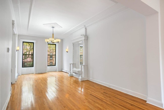 Building Photo - 803 Putnam Avenue