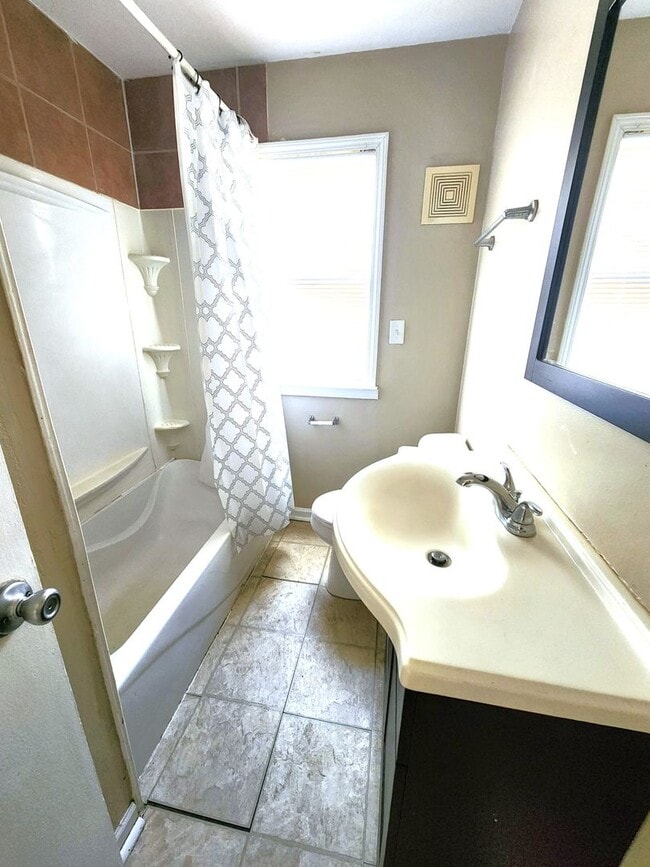Foto del edificio - 3-bedroom single family - Available now!