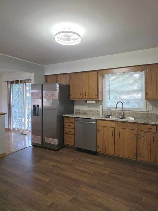 Building Photo - 9100 Crescent Ct