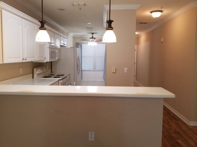 Building Photo - Adorable 2-bedroom, 2-bathroom 1st floor c...