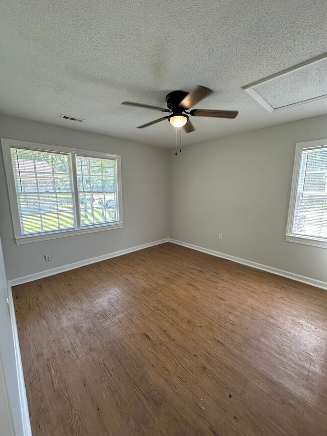 Building Photo - 8844-8850 Deerwood Dr (Quadplex)