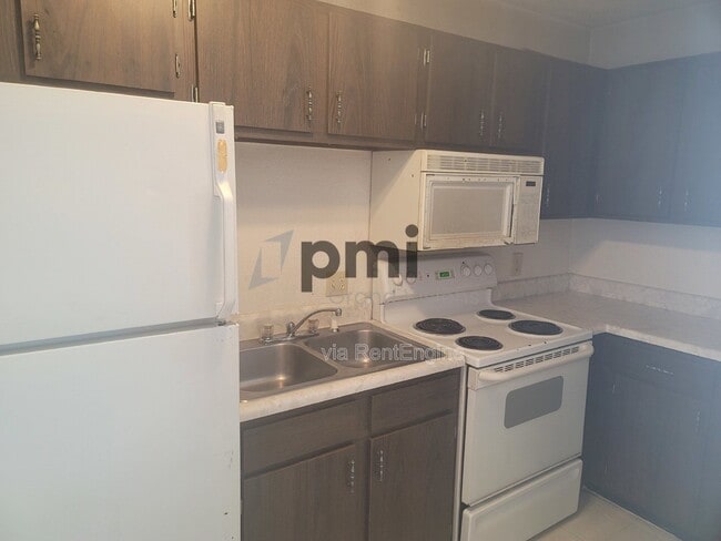 Building Photo - 1305 18th St