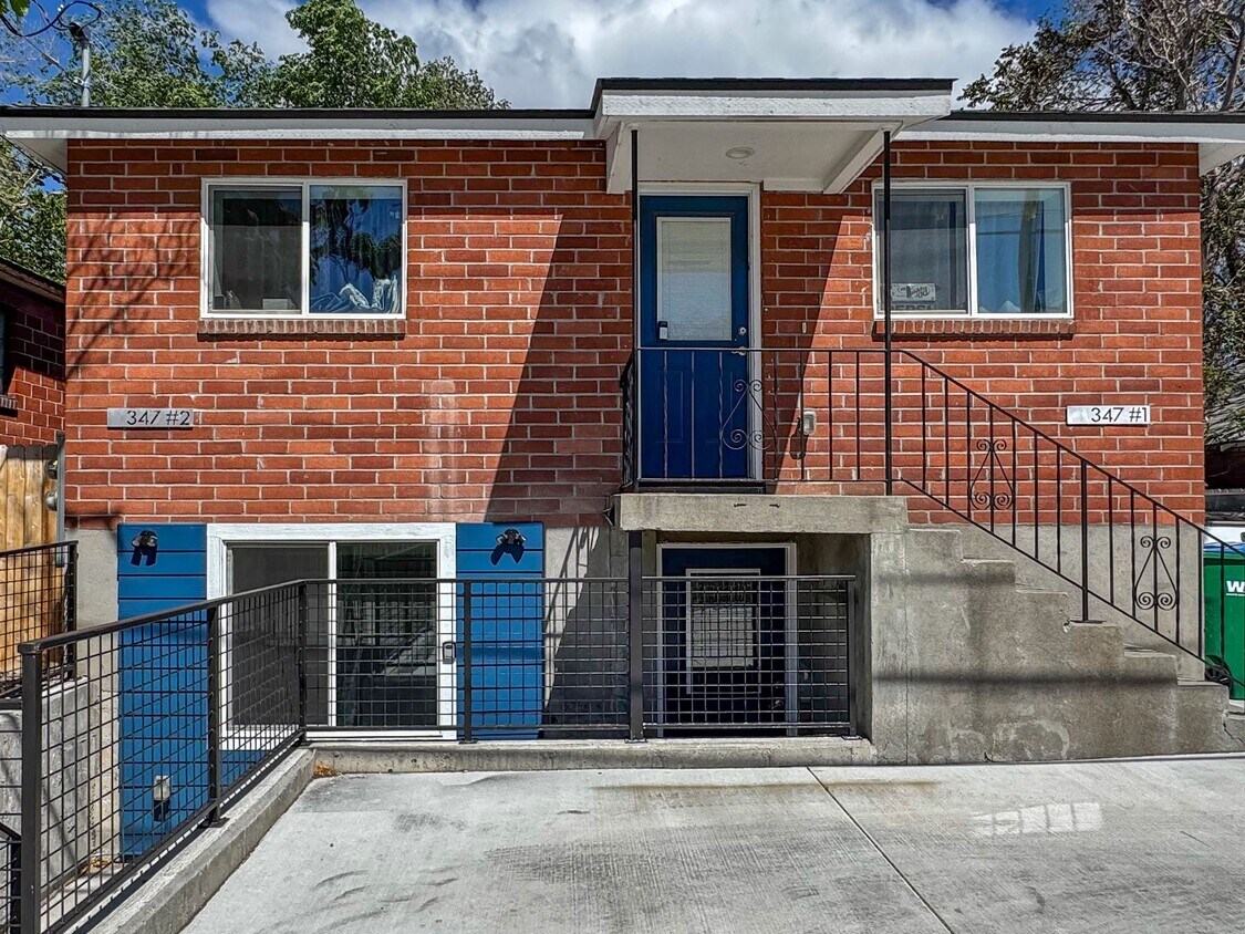 Foto principal - Fully Renovated MidTown Duplex with Parking!