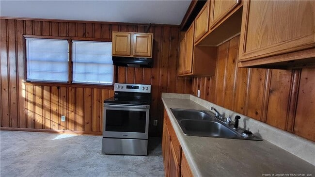 Building Photo - 209 E 15th St