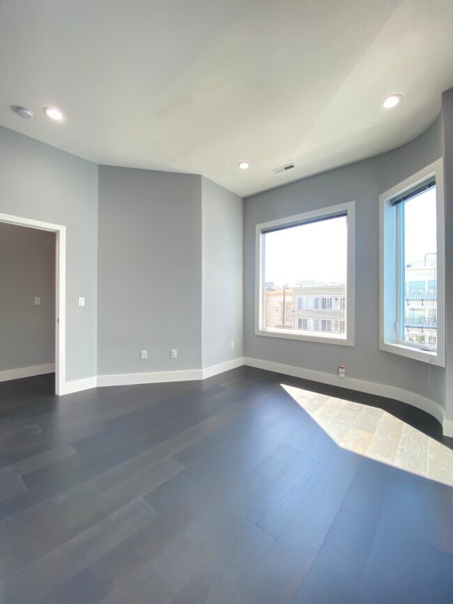 Building Photo - 1453 S Van Ness Ave