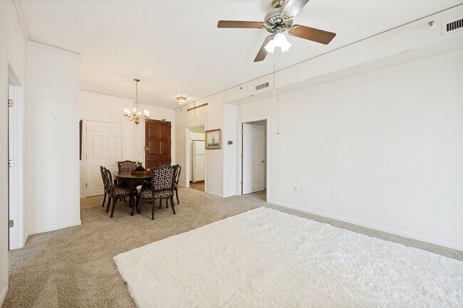 Foto del edificio - 1 Towers Park Ln