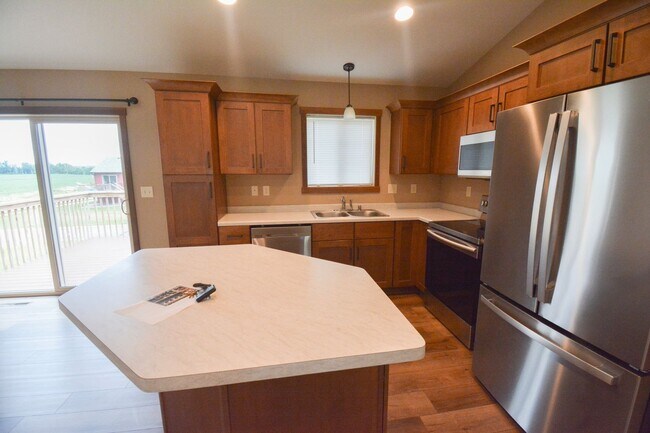 Foto del edificio - Beautiful and Spacious 4 Bedroom 3 Bath Av...