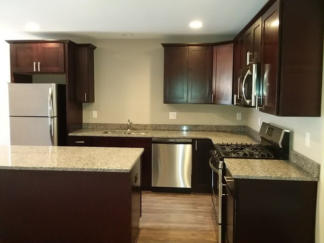 Building Photo - 320 Reserve Rd