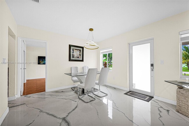 Building Photo - 6840 SW 26th Ct