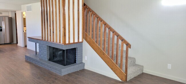 Building Photo - COLONIAL PARK LUXURY CONDO TOTAL UPDATED