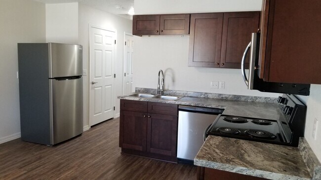 Foto del edificio - NEW LUXURY ONE BEDROOM APARTMENT UNFURNISHED