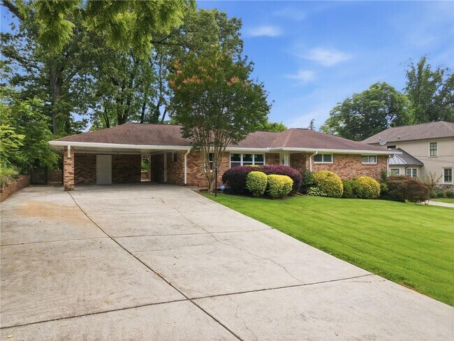 Foto del edificio - 2140 Oakawana Rd NE