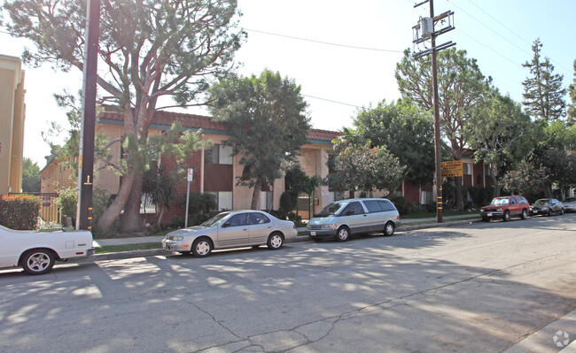 Building Photo - Oak Village Apartments