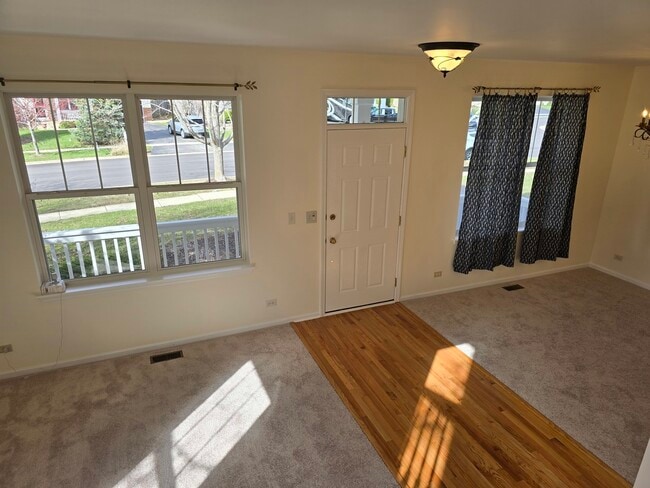 Building Photo - 211 Valley View Dr