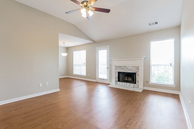 Foto del edificio - 413 Gresham Dr