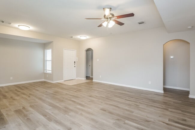 Building Photo - 5103 Santrey Dr