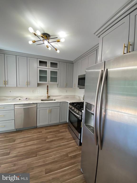 Foto del edificio - 3024 Juniper Ln