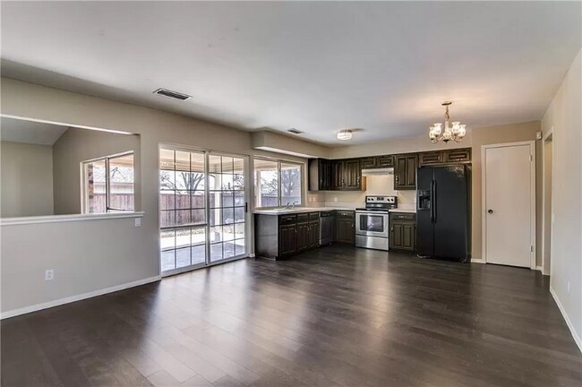 Building Photo - 3307 Colony Dr