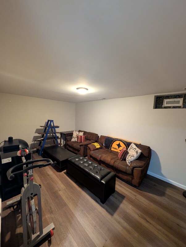 Building Photo - 456 Willow Ct