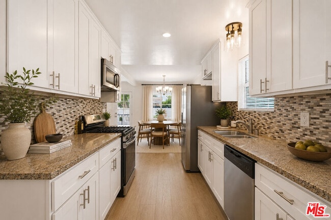 Building Photo - 6033 Fallbrook Ave