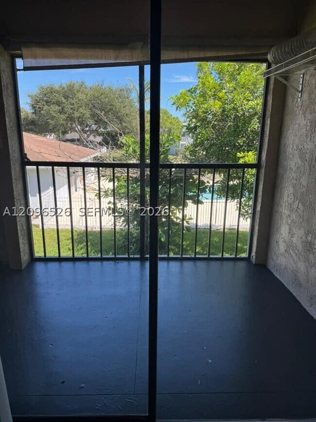 Building Photo - 617 Ixoria Ave