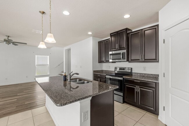 Foto del edificio - Spacious Riverview Rental in South Fork Lakes with Oversized Screened Patio & 2-Car Garage