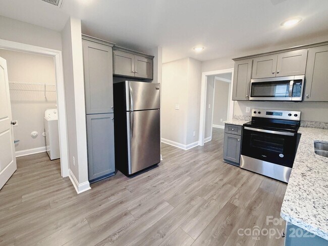 Foto del edificio - 921 Pineridge St SE