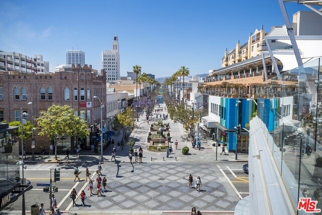 Building Photo - 1453 3rd Street Promenade