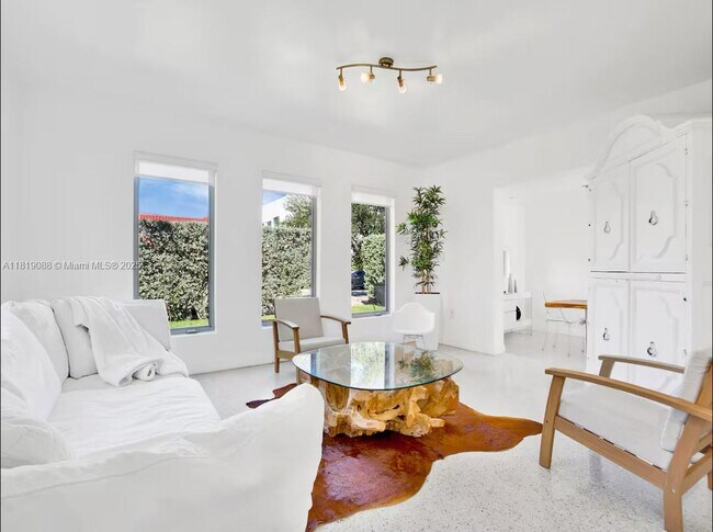 Foto del edificio - 7537 W Treasure Dr