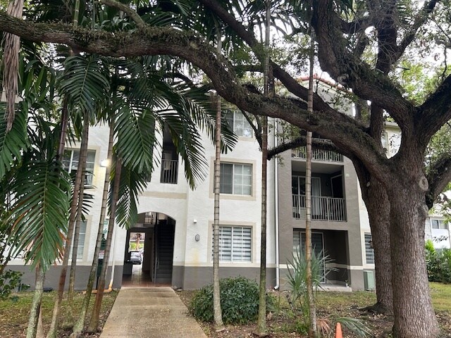 Building Photo - 6801 SW 44th St