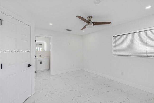 Foto del edificio - 2901 SW 92nd Ave