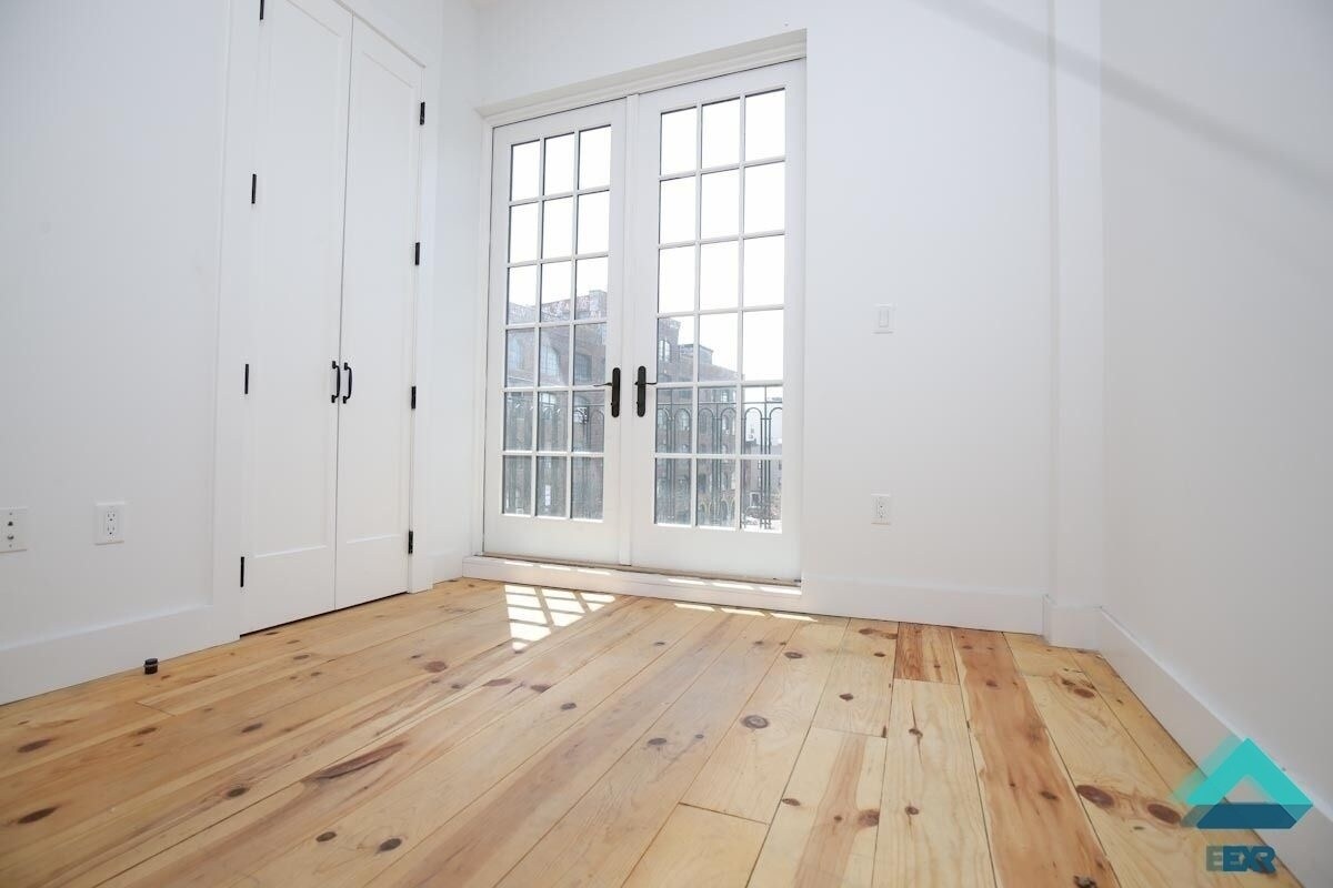 Primary Photo - 212 N 4th St