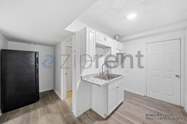 Foto del edificio - 6189 Landover Cir