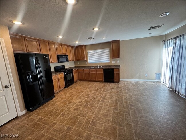 Building Photo - 4860 Golden Shimmer Ave