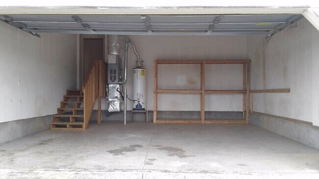 Foto del edificio - 3 Bedroom 2 Bath with 2 car garage