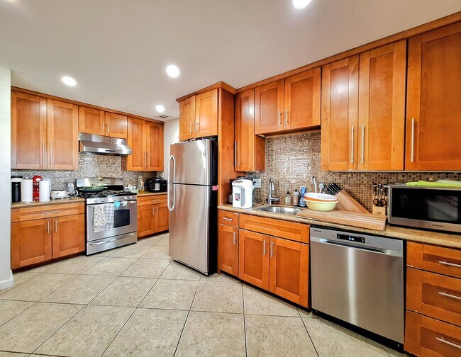 Building Photo - Beautifully Remodeled 3bd Single Story Hou...