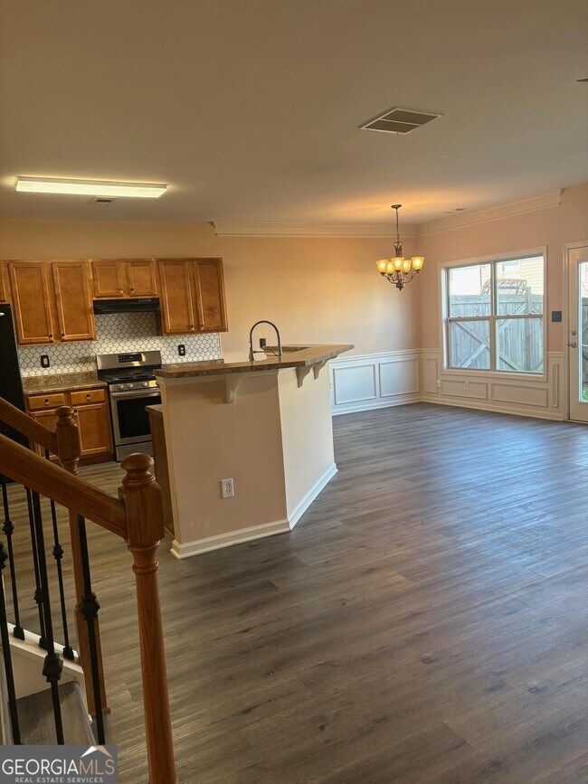 Foto del edificio - 6125 Crested Moss Dr