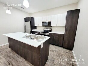Building Photo - 1304 Vani Dr