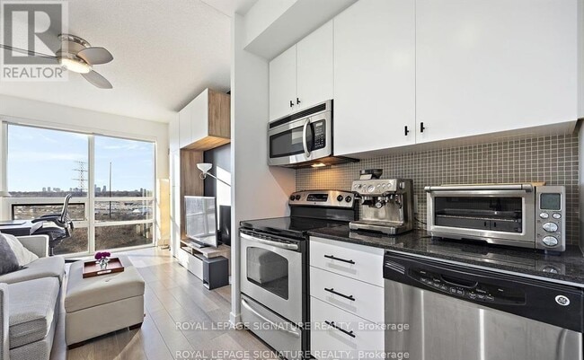 Building Photo - 16 Brookers Ln