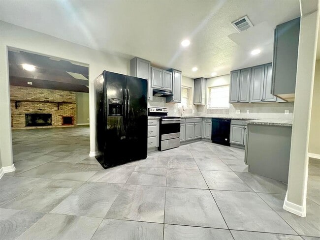 Building Photo - 13345 Davida Dr