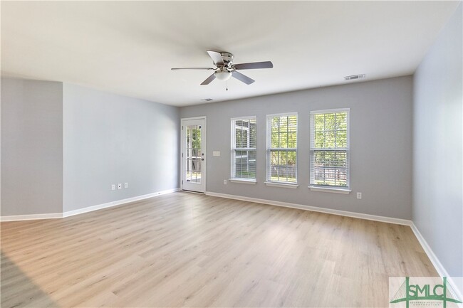 Foto del edificio - 47 Glenwood Ct