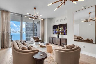 Building Photo - 300 Biscayne Blvd