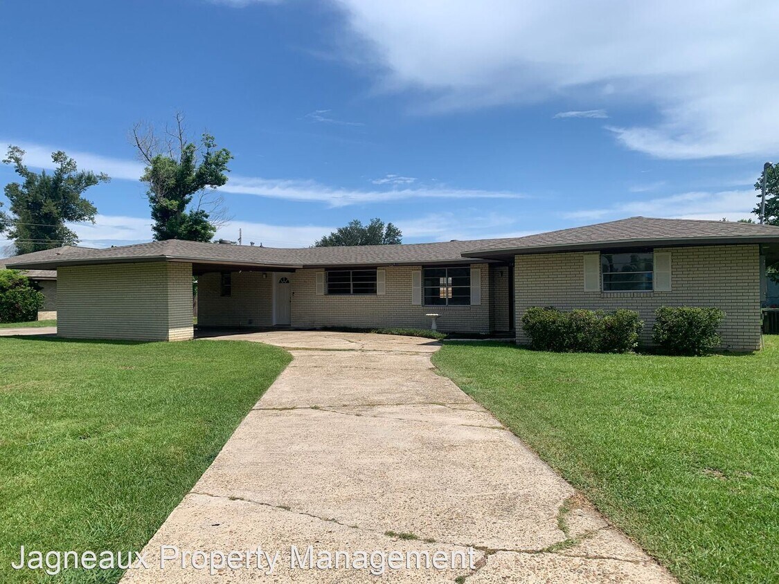 Foto principal - 3 br, 2 bath House - 1400 Continental Blvd
