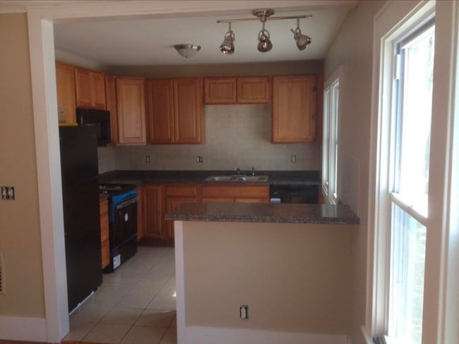 Building Photo - 490 Pleasantview Ave