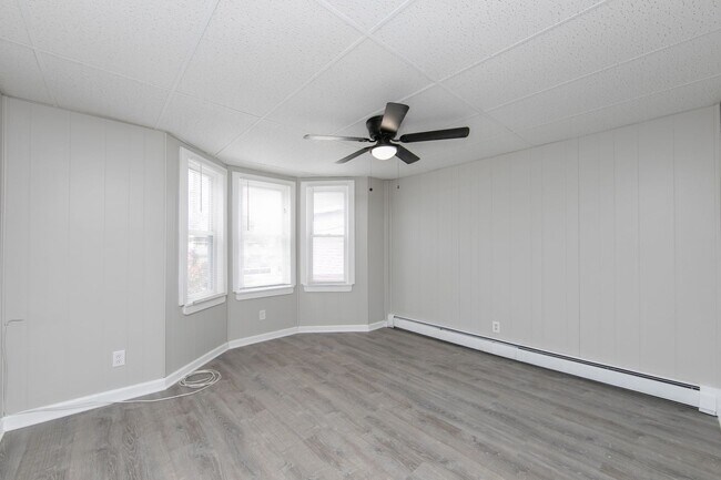 Foto del edificio - 12-14-14 S Broadway